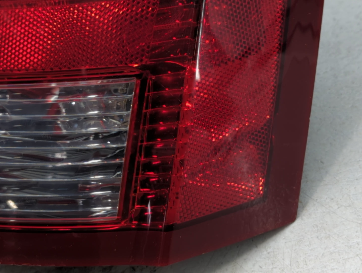 2005-2007 Chrysler 300 Tail Light Assembly Passenger Right OEM P/N:58622-E Fits Fits 2005 2006 2007 OEM Used Auto Parts - Oe