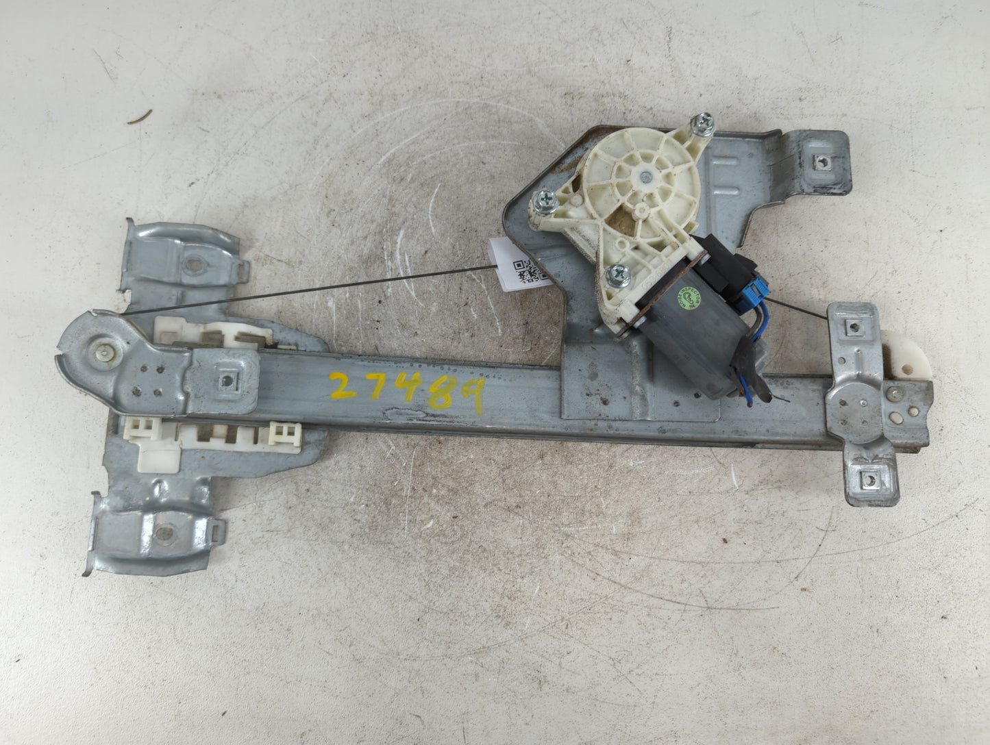 2005-2010 Chrysler 300 Driver Left Front Window Regulator - Oemusedautoparts1.com
