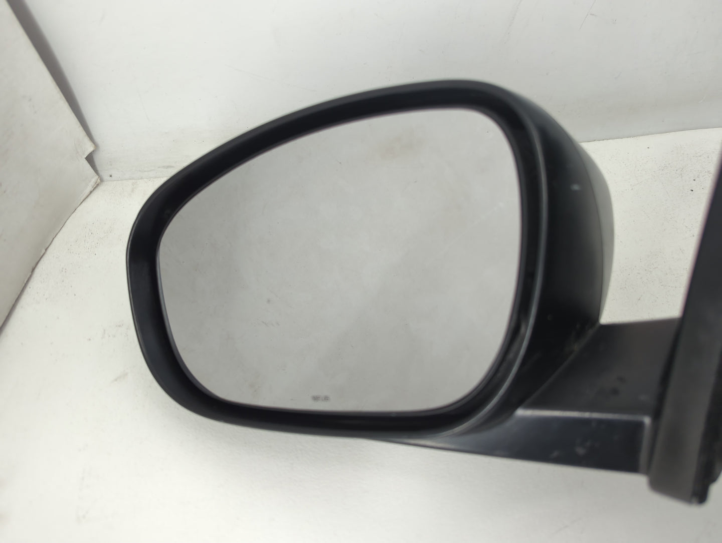 2005-2010 Chrysler 300 Driver Side View Mirror - Left Door Mirror OEM Used - Oemusedautoparts1.com