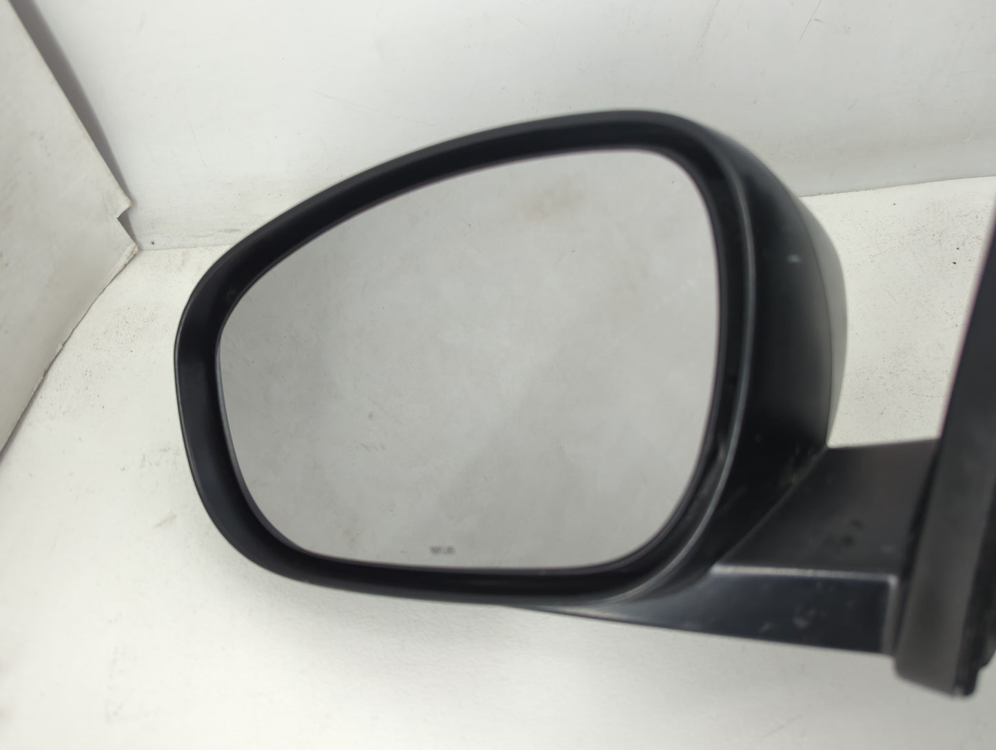 2005-2010 Chrysler 300 Driver Side View Mirror - Left Door Mirror OEM Used - Oemusedautoparts1.com
