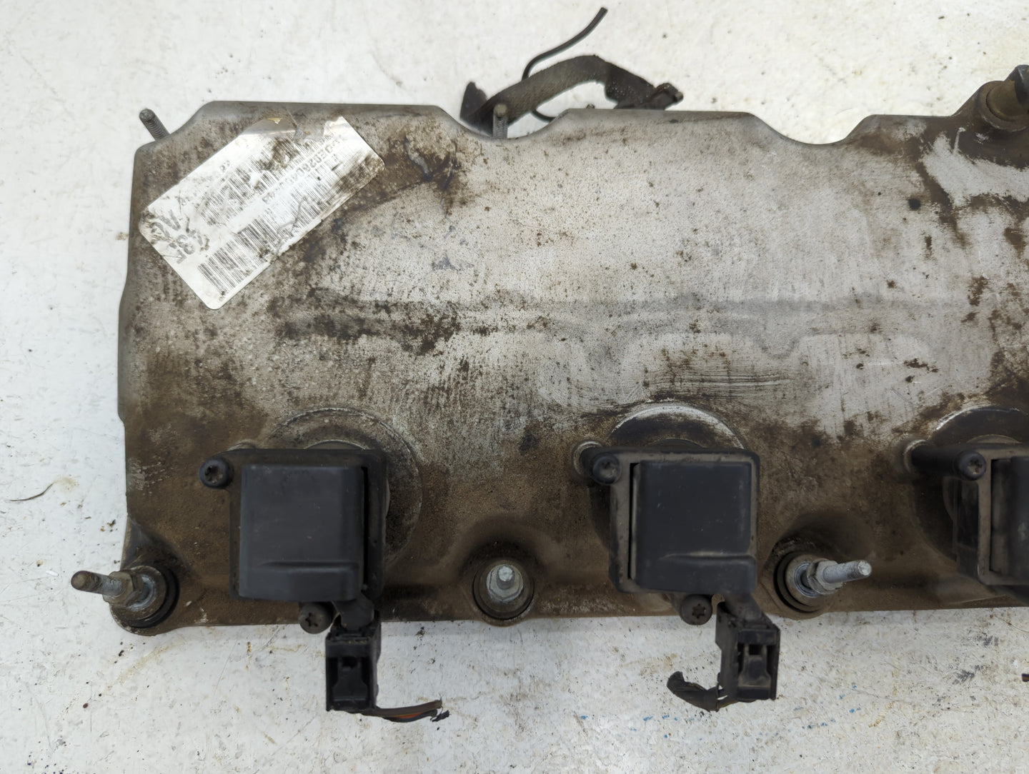 2005 Chrysler 300 Driver Left Cylinder Head Valve Cover Fits OEM Used Auto Parts - Oemusedautoparts1.com