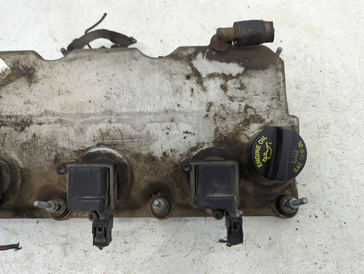 2005 Chrysler 300 Driver Left Cylinder Head Valve Cover Fits OEM Used Auto Parts - Oemusedautoparts1.com
