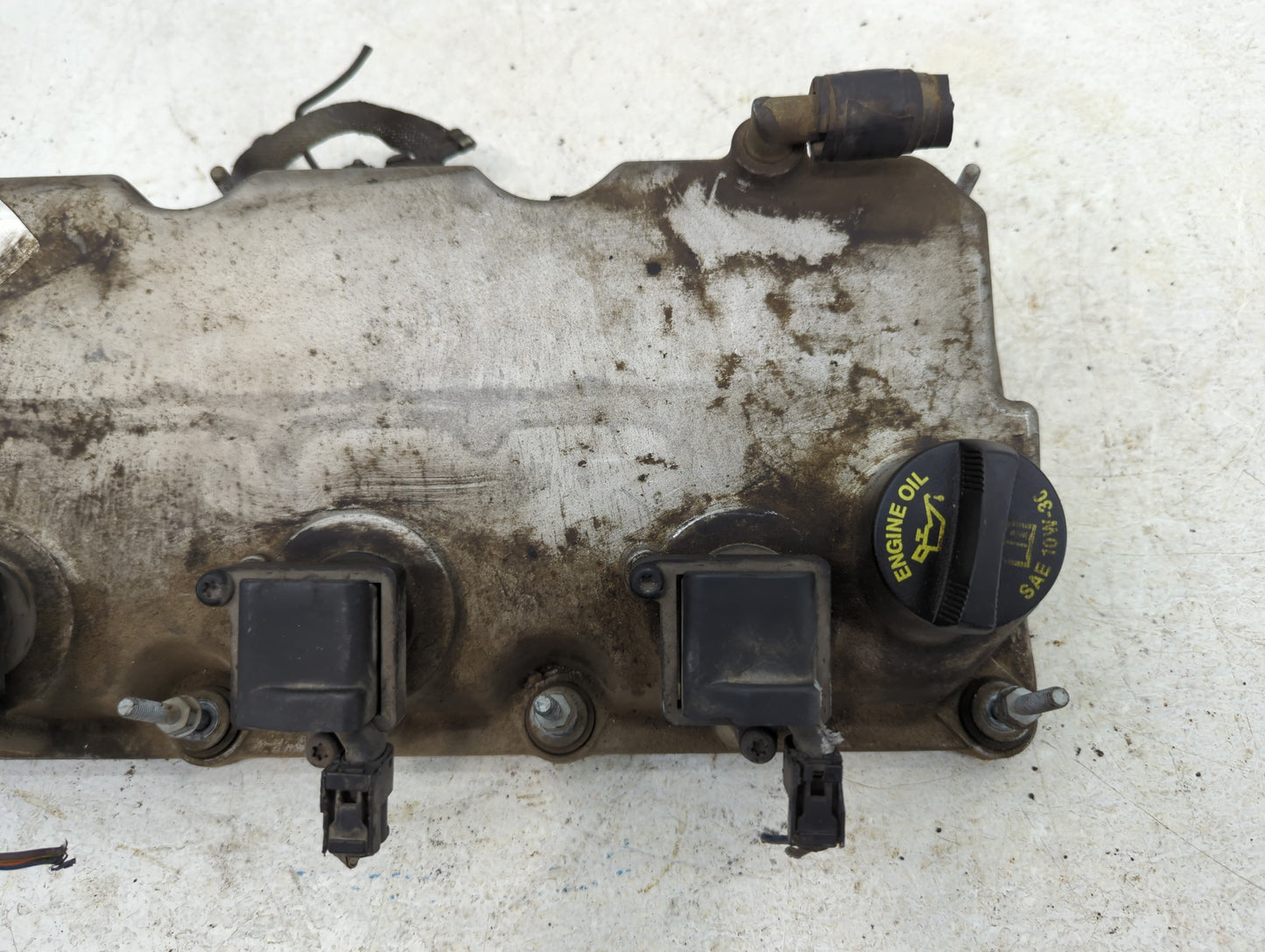 2005 Chrysler 300 Driver Left Cylinder Head Valve Cover Fits OEM Used Auto Parts - Oemusedautoparts1.com