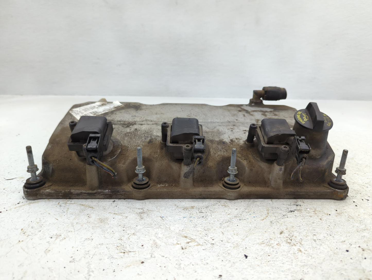 2005 Chrysler 300 Driver Left Cylinder Head Valve Cover Fits OEM Used Auto Parts - Oemusedautoparts1.com