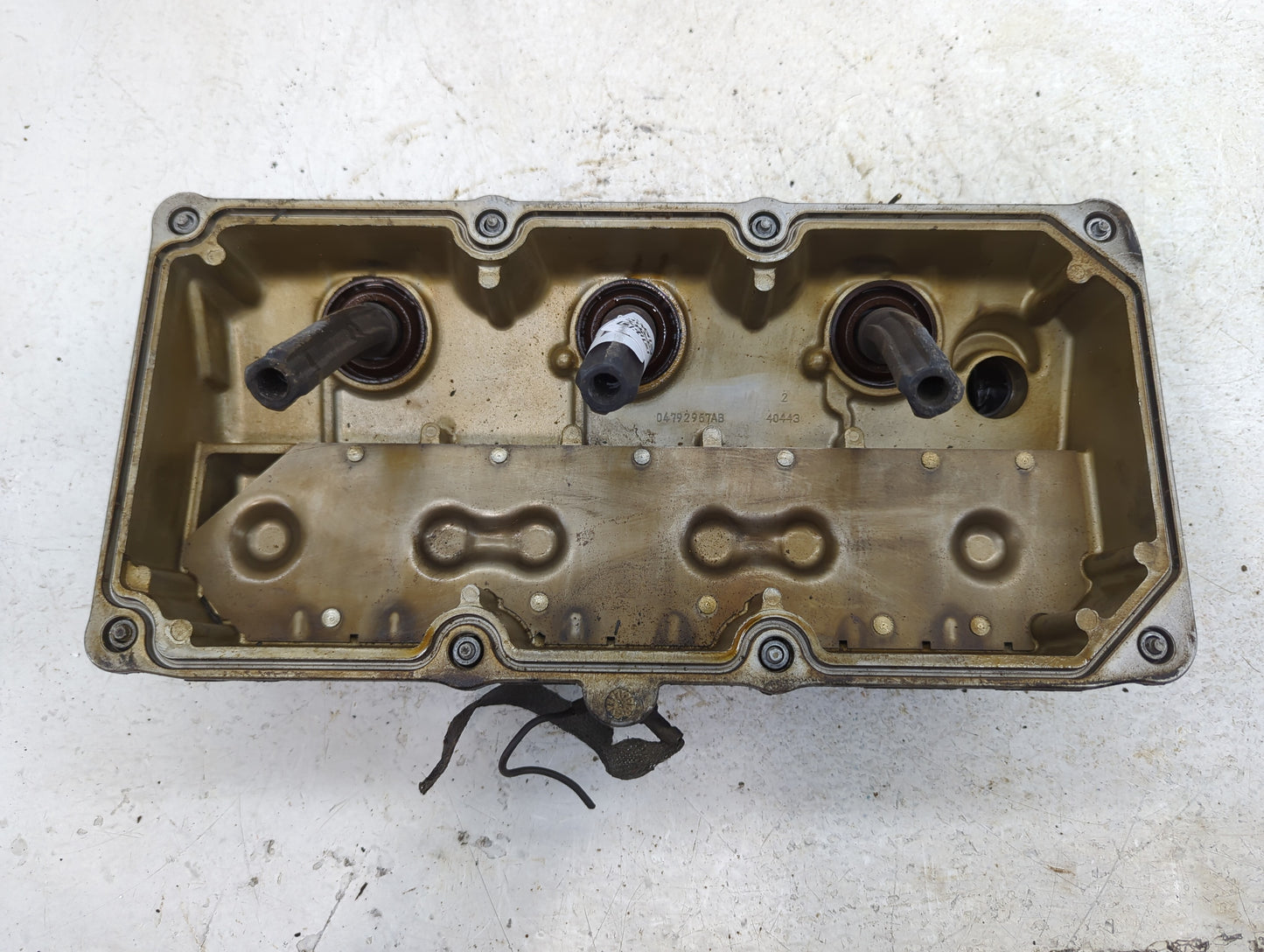 2005 Chrysler 300 Driver Left Cylinder Head Valve Cover Fits OEM Used Auto Parts - Oemusedautoparts1.com