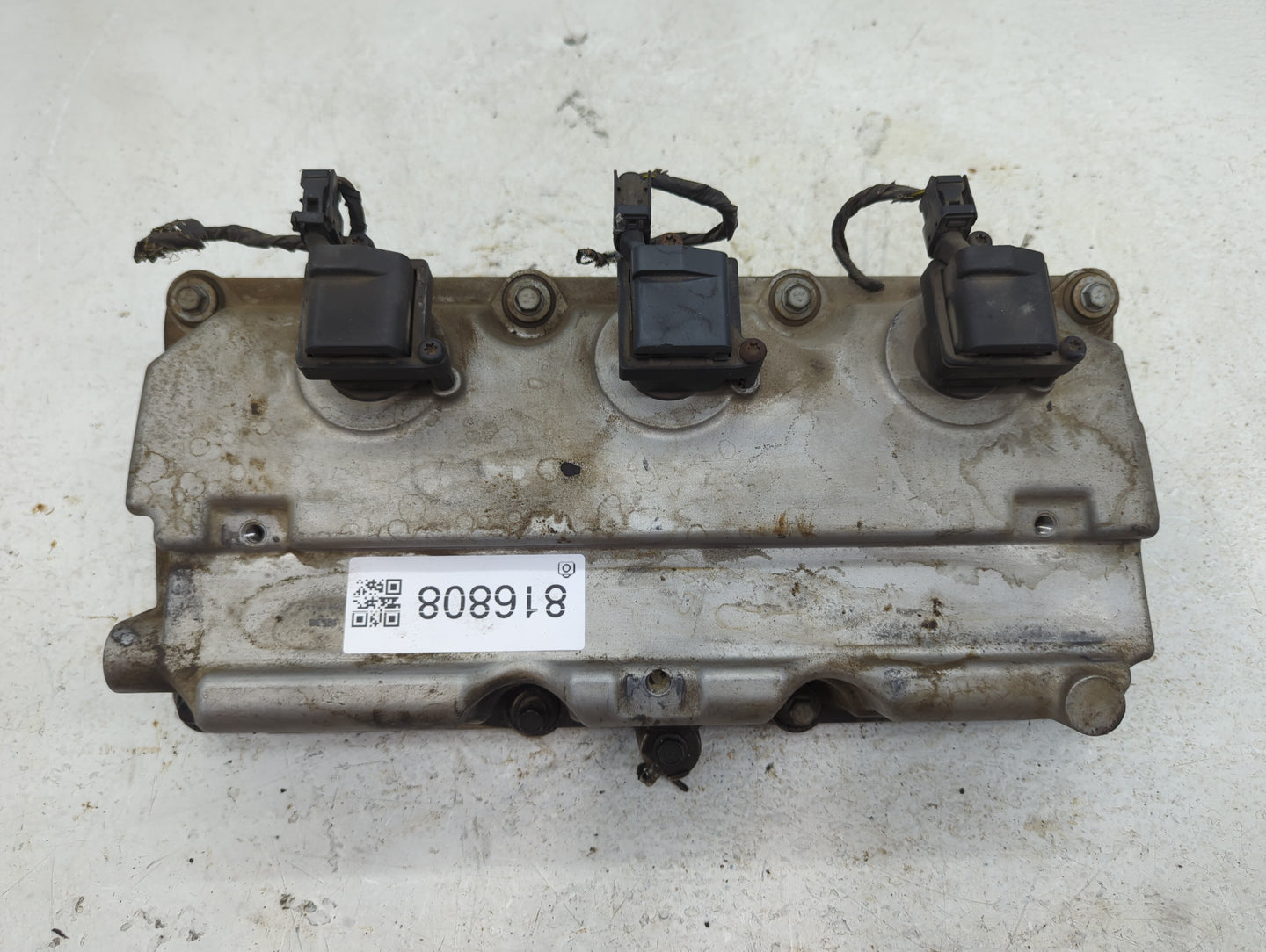 2005 Chrysler 300 Driver Left Cylinder Head Valve Cover Fits OEM Used Auto Parts - Oemusedautoparts1.com