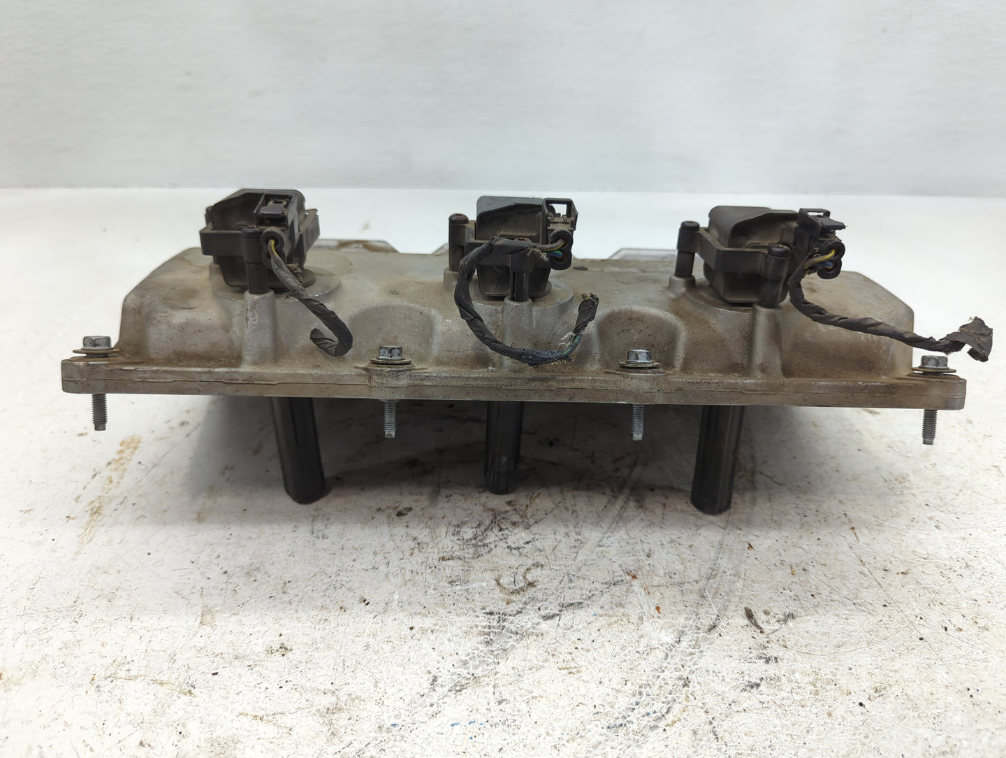 2005 Chrysler 300 Driver Left Cylinder Head Valve Cover Fits OEM Used Auto Parts - Oemusedautoparts1.com