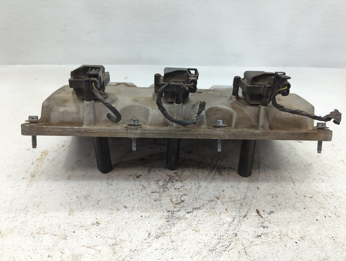 2005 Chrysler 300 Driver Left Cylinder Head Valve Cover Fits OEM Used Auto Parts - Oemusedautoparts1.com