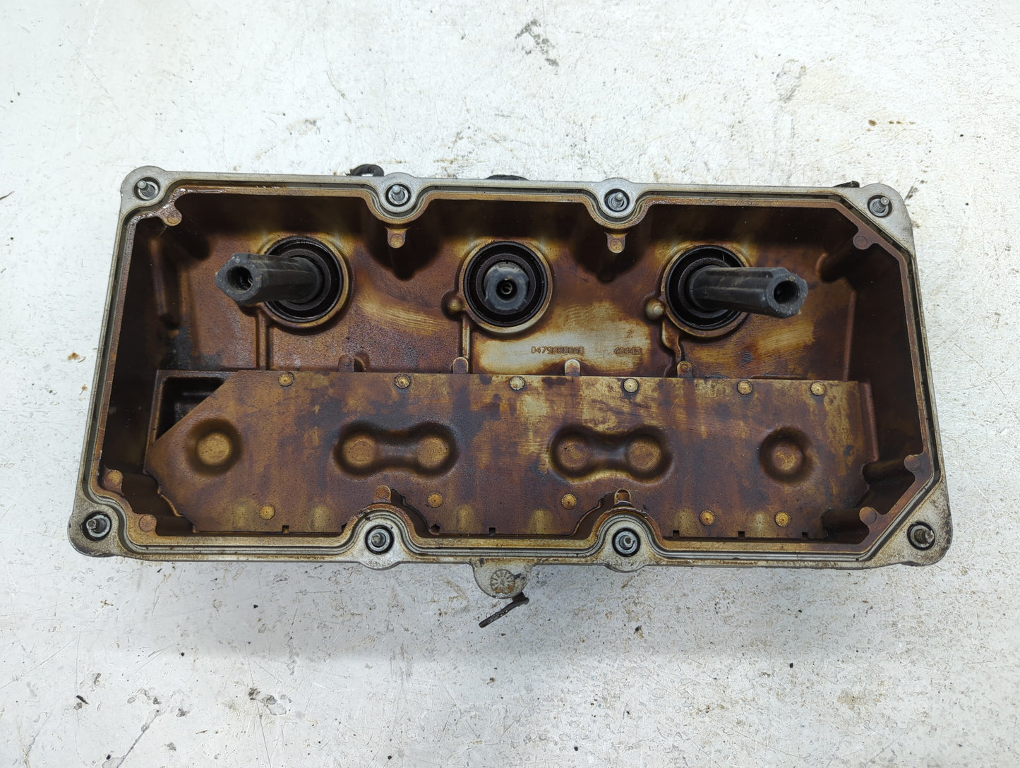 2005 Chrysler 300 Driver Left Cylinder Head Valve Cover Fits OEM Used Auto Parts - Oemusedautoparts1.com