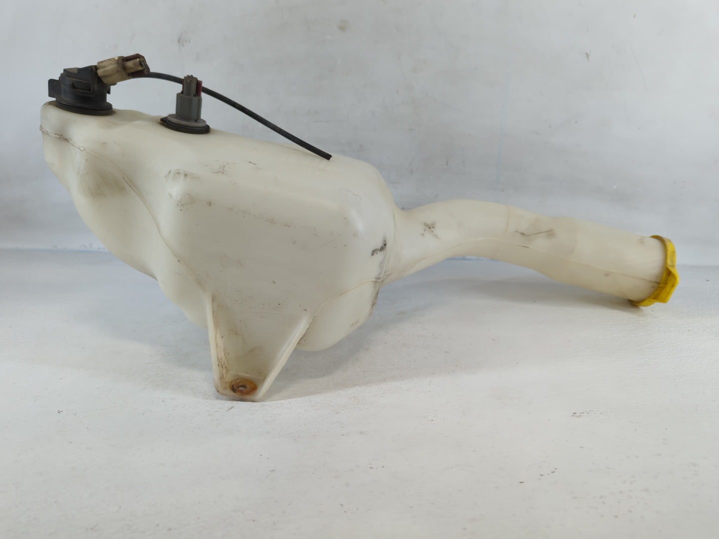 2005-2005 Chrysler 300 Windshield Washer Fluid Reservoir Bottle Oem - Oemusedautoparts1.com
