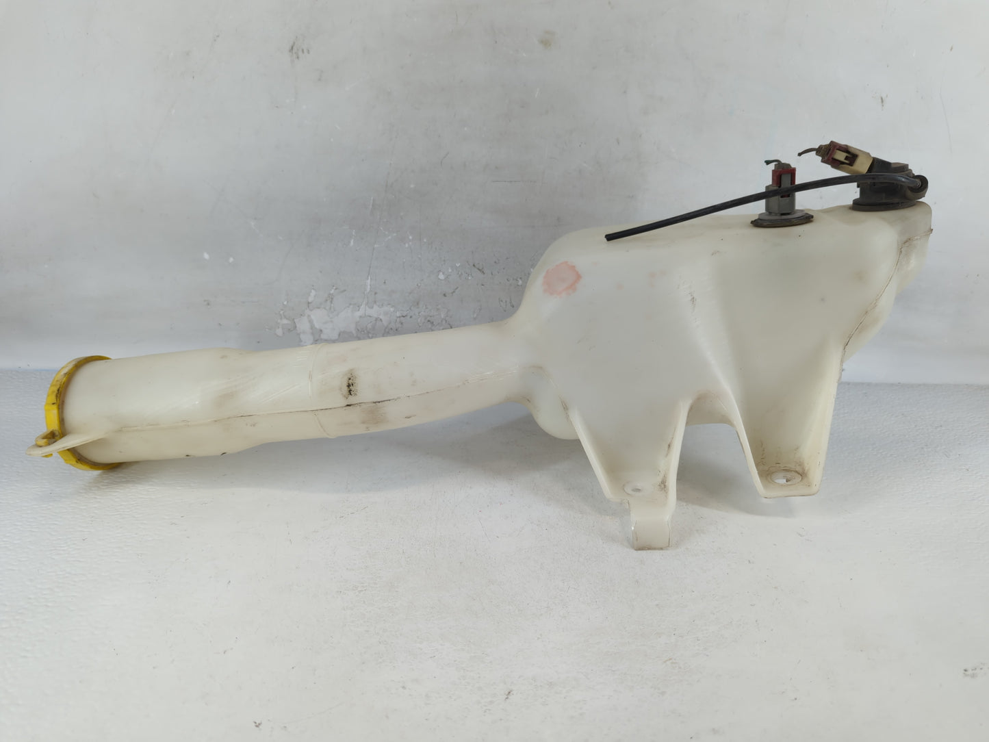 2005-2005 Chrysler 300 Windshield Washer Fluid Reservoir Bottle Oem - Oemusedautoparts1.com