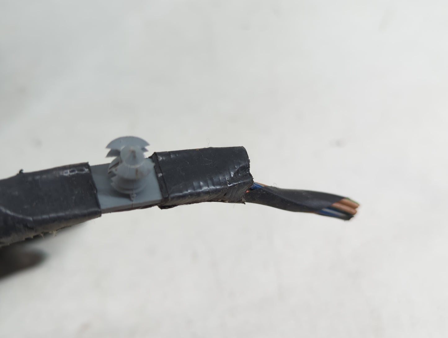 2005-2010 Chrysler 300 Driver Side View Mirror - Left Door Mirror OEM Used - Oemusedautoparts1.com