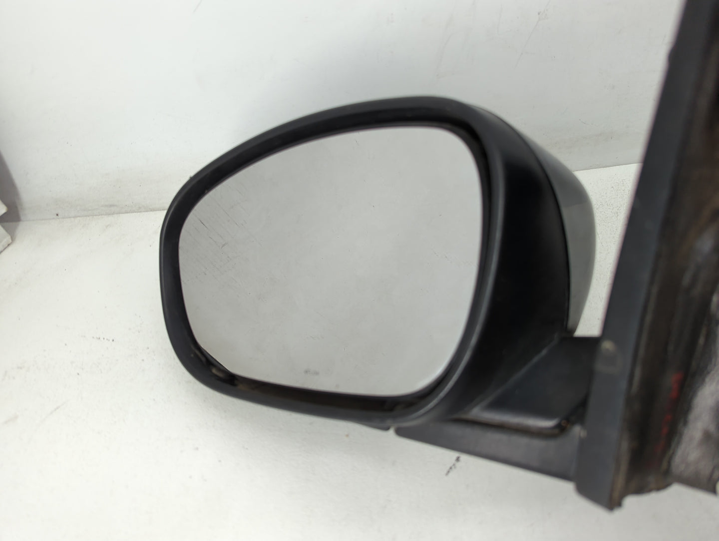 2005-2010 Chrysler 300 Driver Side View Mirror - Left Door Mirror OEM Used - Oemusedautoparts1.com