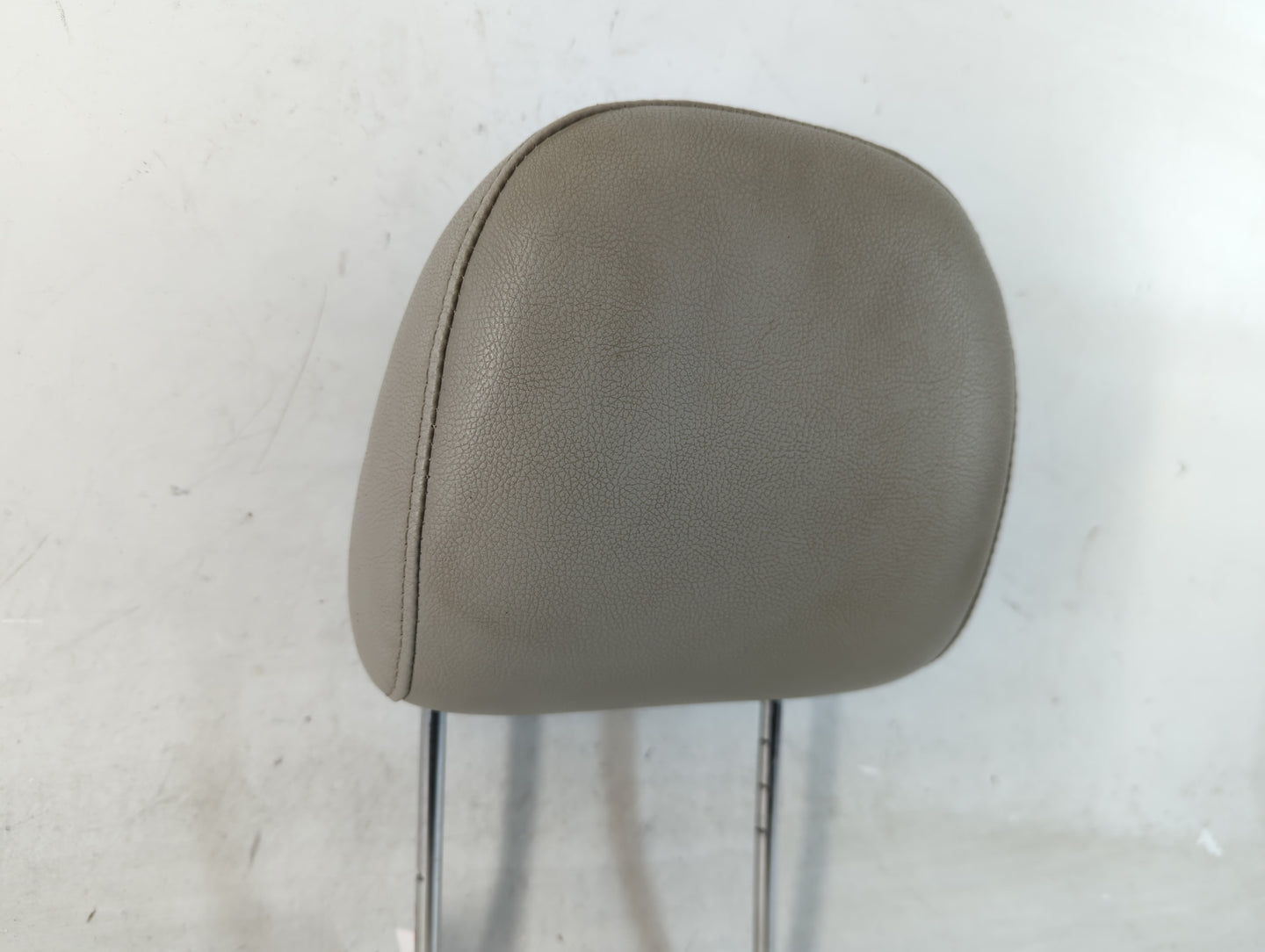 2005-2007 Chrysler 300 Headrest Head Rest Front Driver Passenger Seat Fits Fits 2005 2006 2007 OEM Used Auto Parts - Oemused