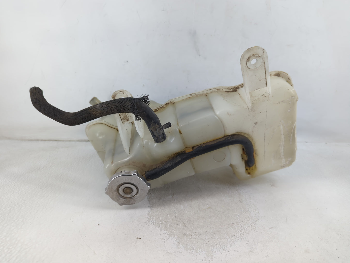 2005-2005 Chrysler 300 Windshield Washer Fluid Reservoir Bottle Oem - Oemusedautoparts1.com