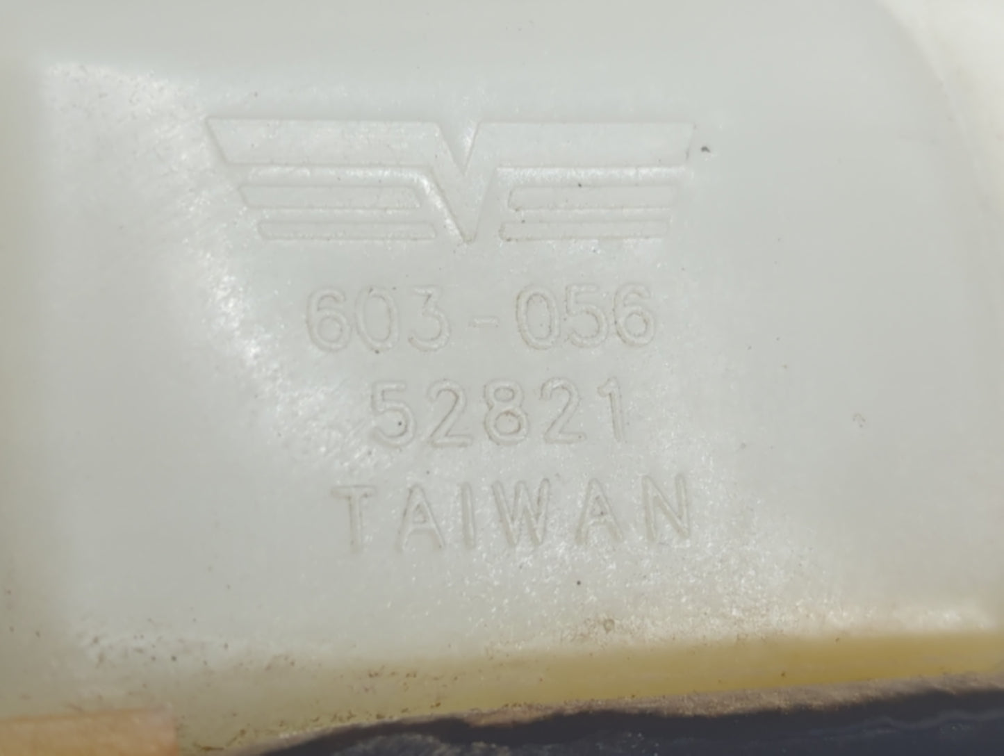 2005-2005 Chrysler 300 Windshield Washer Fluid Reservoir Bottle Oem - Oemusedautoparts1.com