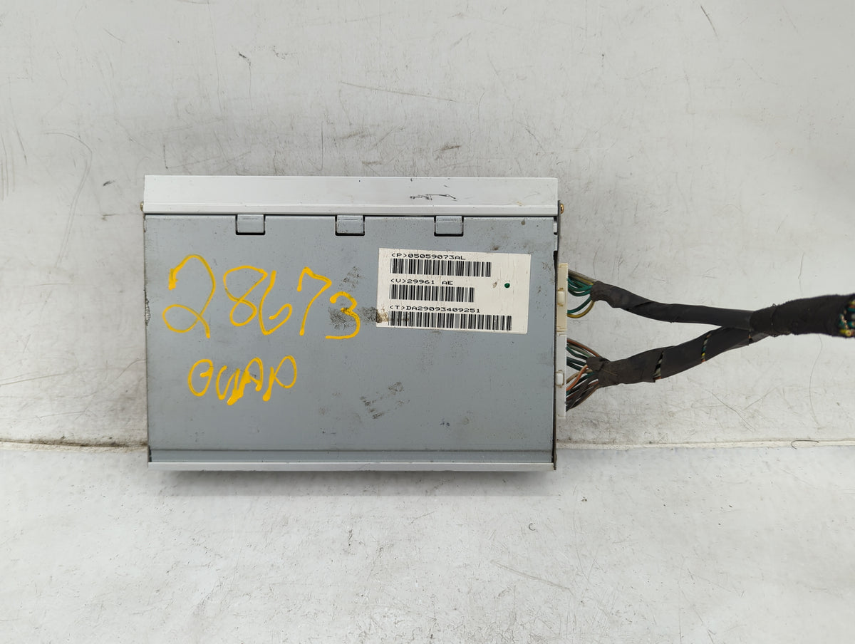 2005-2005 Chrysler 300 Body Control Module Bcm Inner Cabin Fuse Box - Oemusedautoparts1.com