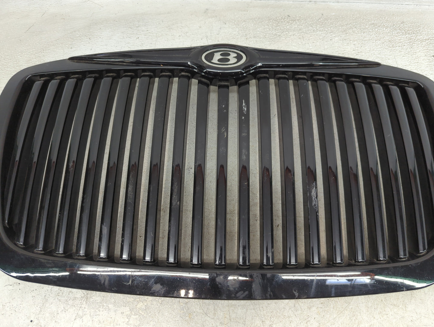 2005-2010 Chrysler 300 Front Bumper Grille - Oemusedautoparts1.com