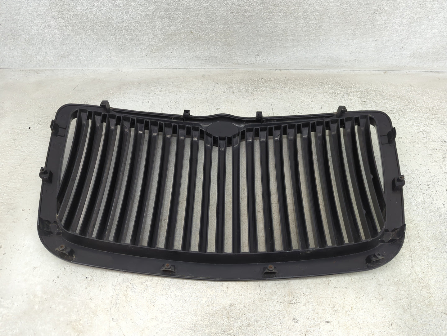 2005-2010 Chrysler 300 Front Bumper Grille - Oemusedautoparts1.com