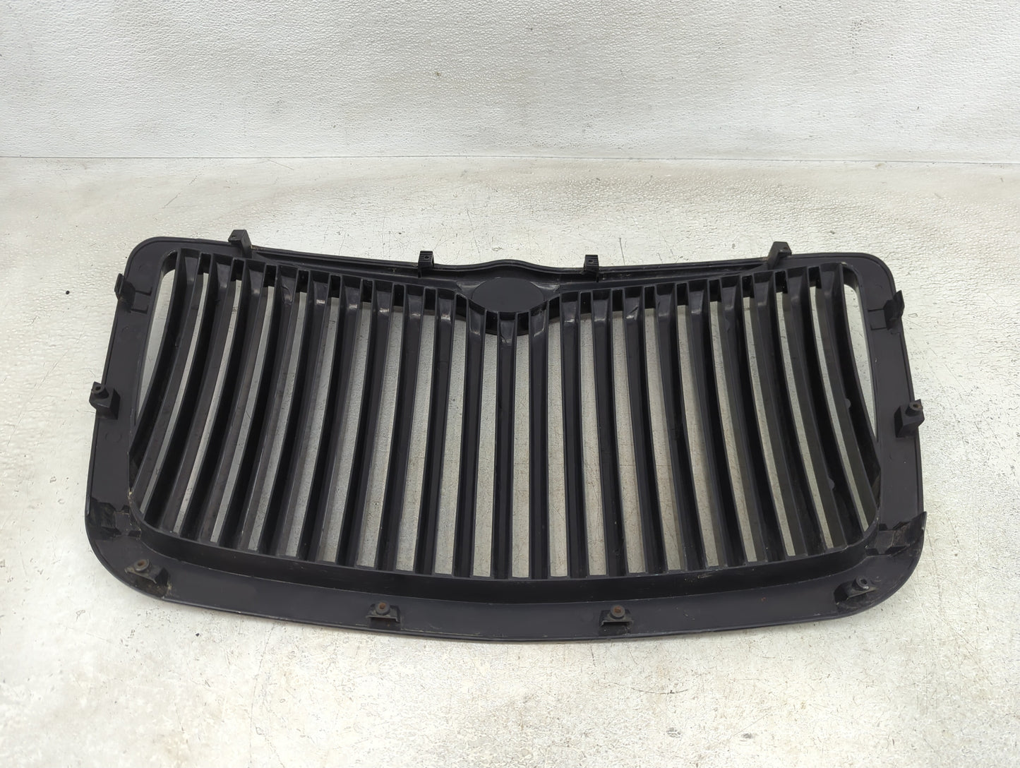 2005-2010 Chrysler 300 Front Bumper Grille - Oemusedautoparts1.com