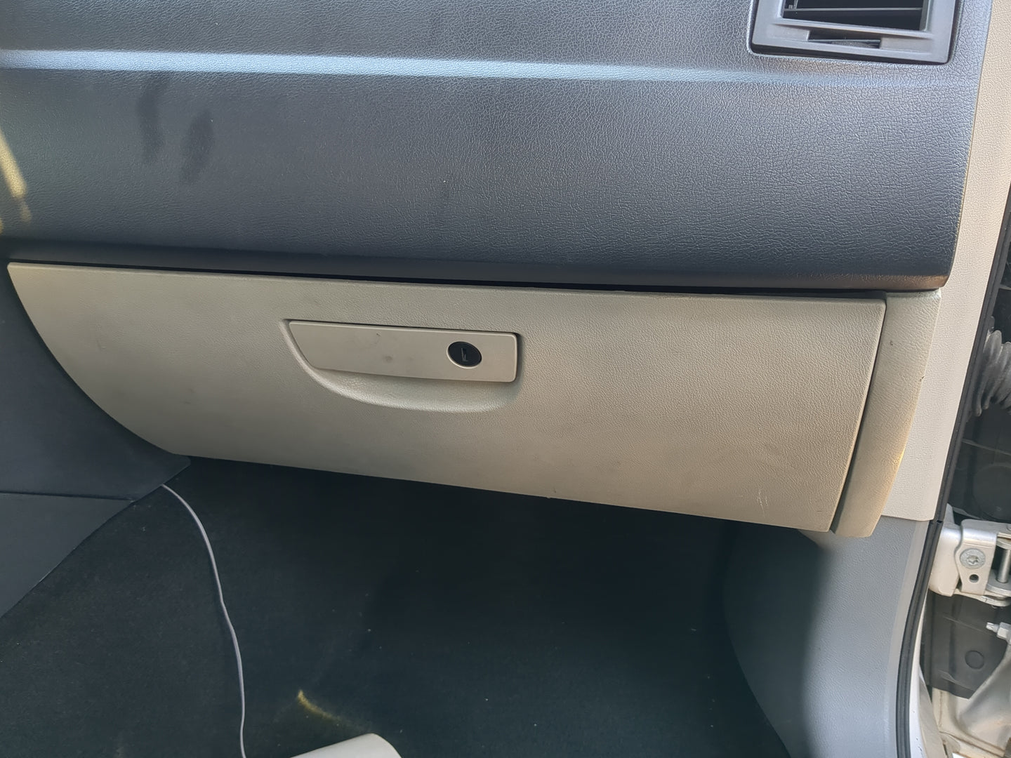 2005 Chrysler 300c Passenger Glove Box Door Storage Compartment OEM - Oemusedautoparts1.com