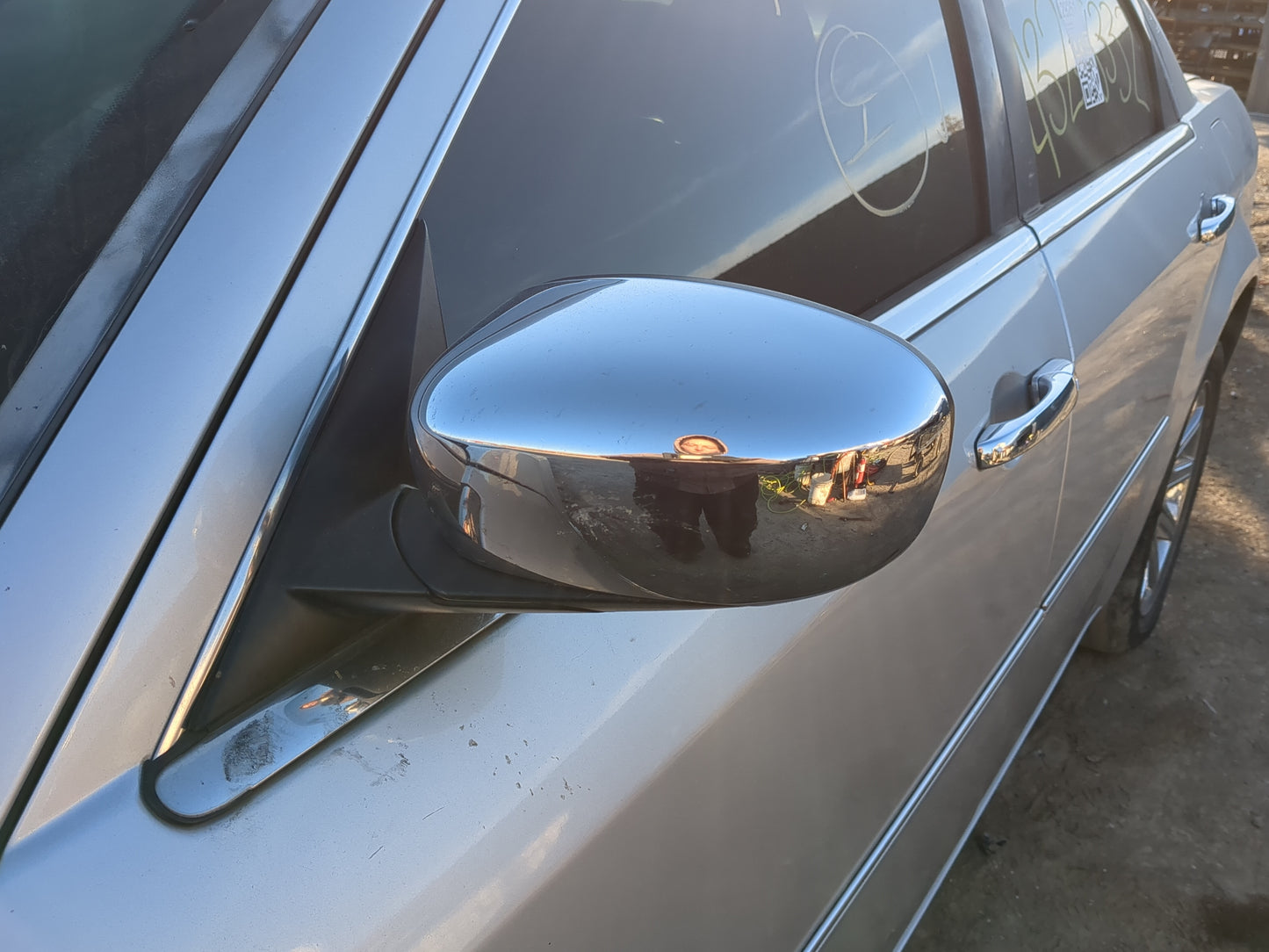 2005 Chrysler 300c Driver Side View Mirror - Left Door Mirror OEM Used - Oemusedautoparts1.com