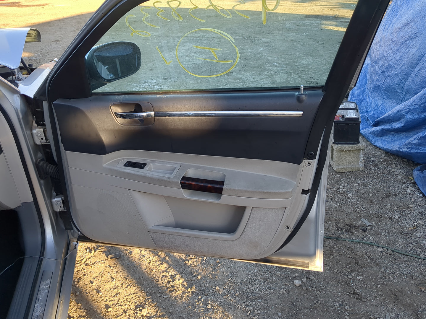 2005 Chrysler 300c Front Right Passenger Interior Door Panel Trim - Oemusedautoparts1.com