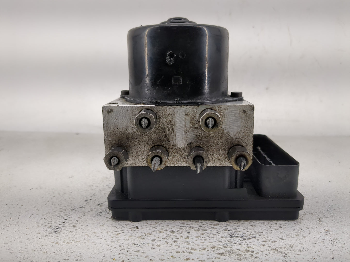 2005 Chrysler 300c ABS Pump Control Module Replacement P/N:P04779212AG Fits Fits 2006 2007 OEM Used Auto Parts - Oemusedauto