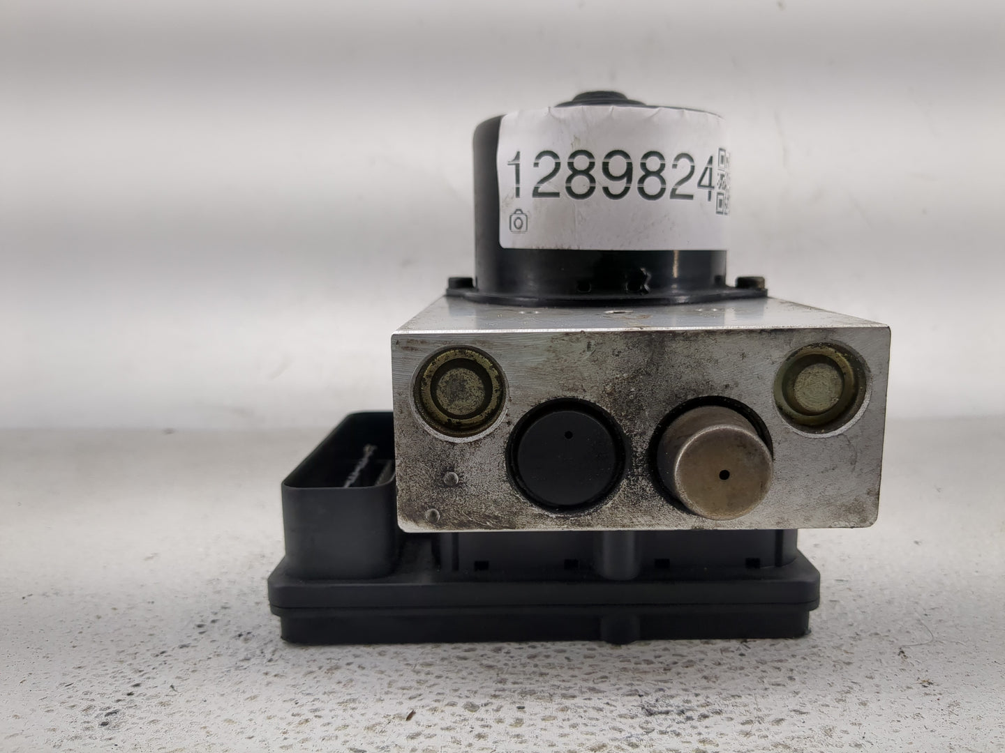 2005 Chrysler 300c ABS Pump Control Module Replacement P/N:P04779212AG Fits Fits 2006 2007 OEM Used Auto Parts - Oemusedauto