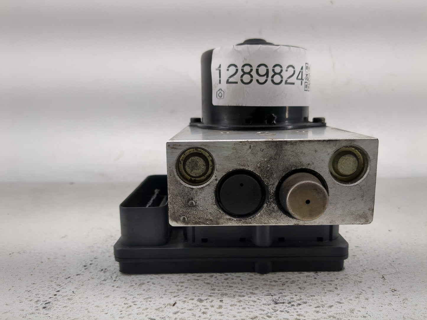 2005 Chrysler 300c ABS Pump Control Module Replacement P/N:P04779212AG Fits Fits 2006 2007 OEM Used Auto Parts - Oemusedauto