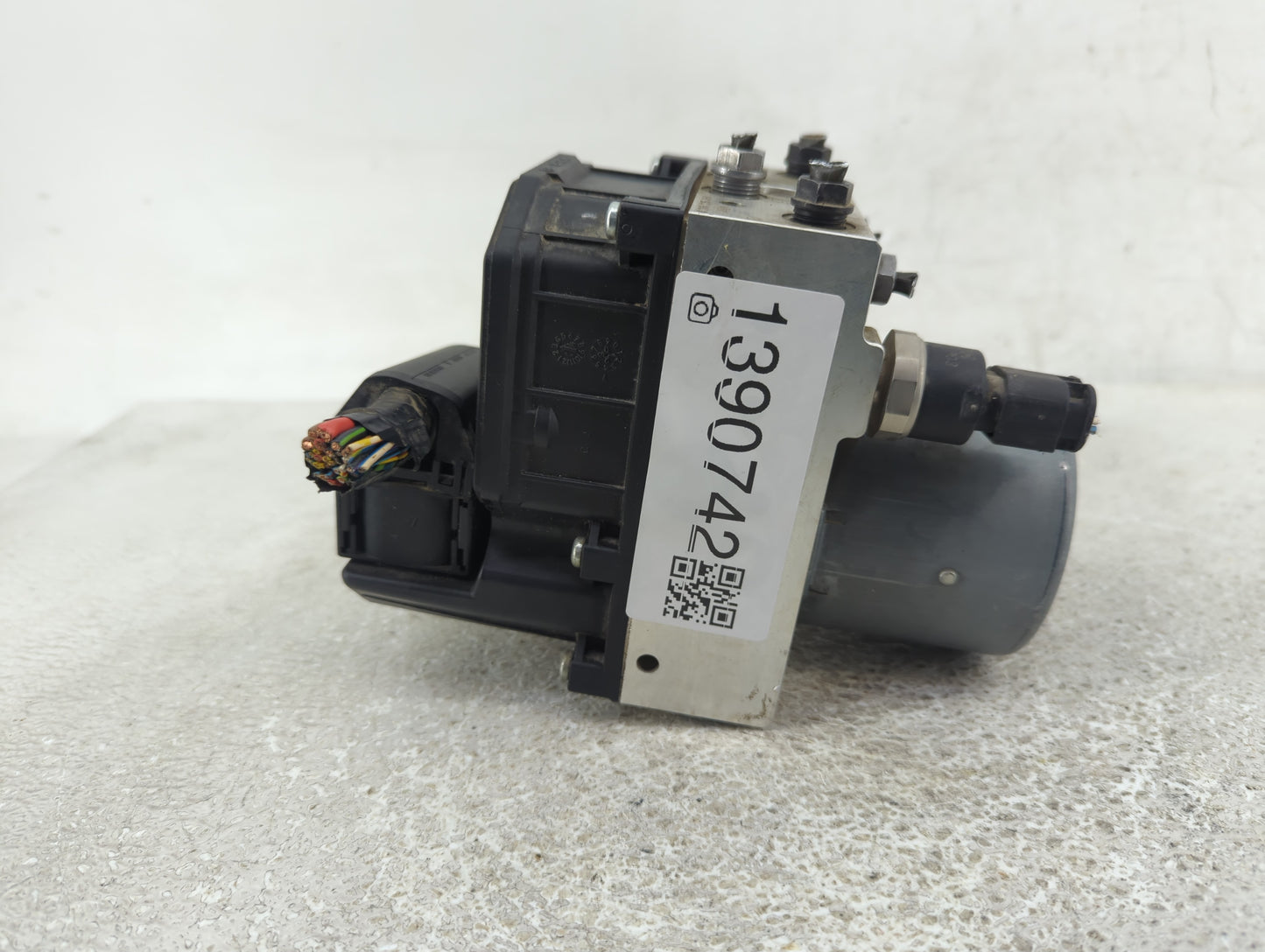 2005 Chrysler 300c ABS Pump Control Module Replacement P/N:P04779212AG Fits Fits 2006 2007 OEM Used Auto Parts - Oemusedauto
