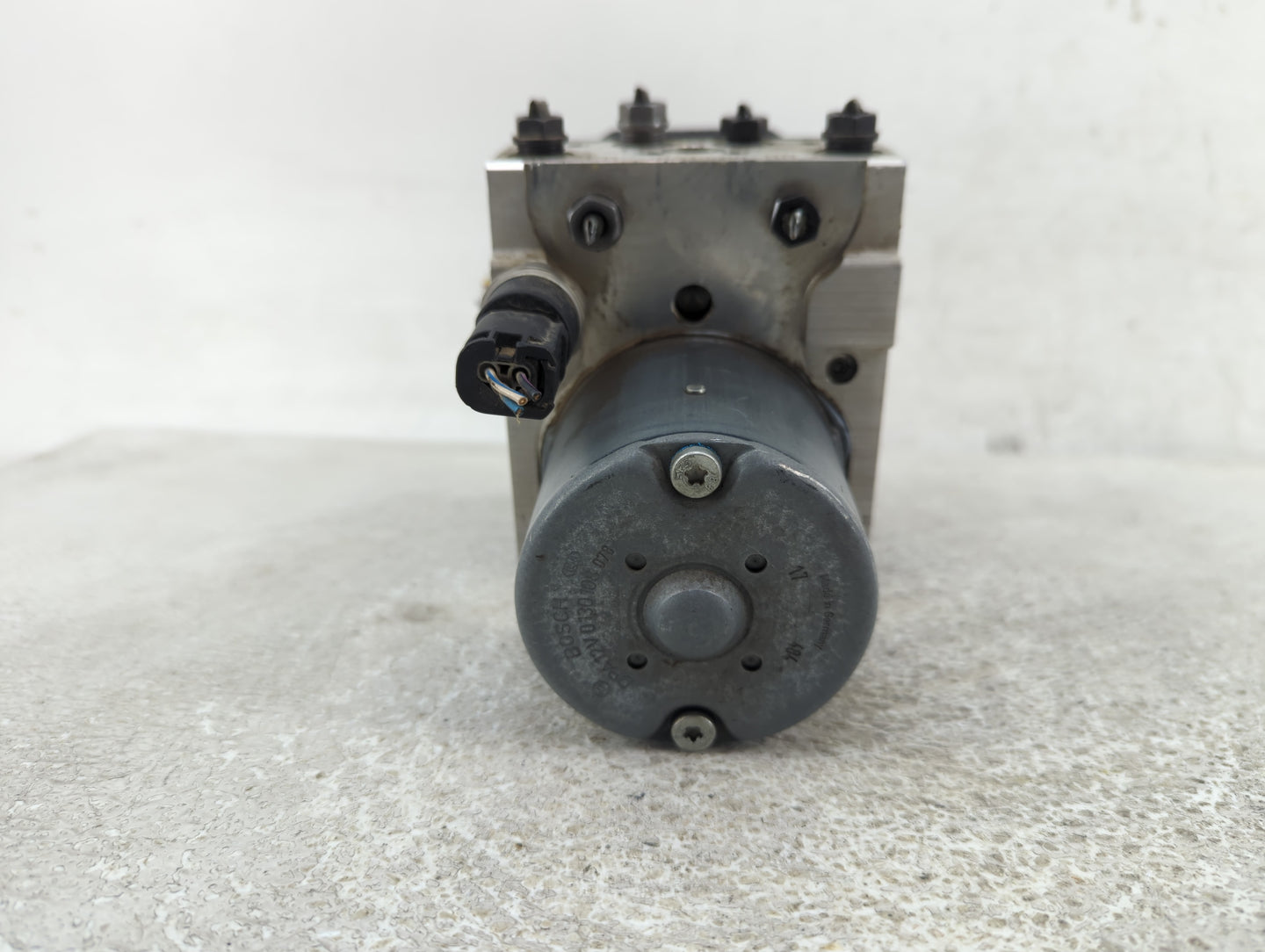 2005 Chrysler 300c ABS Pump Control Module Replacement P/N:P04779212AG Fits Fits 2006 2007 OEM Used Auto Parts - Oemusedauto