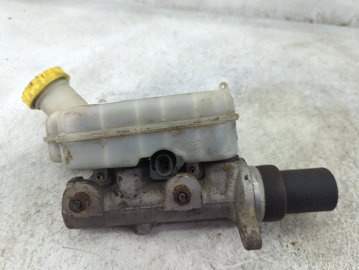 2004-2006 Chrysler Pacifica Brake Master Cylinder 1515923 - Oemusedautoparts1.com