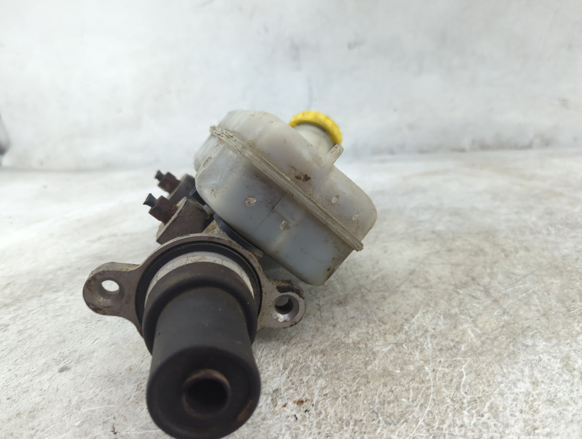 2004-2006 Chrysler Pacifica Brake Master Cylinder 1515923 - Oemusedautoparts1.com