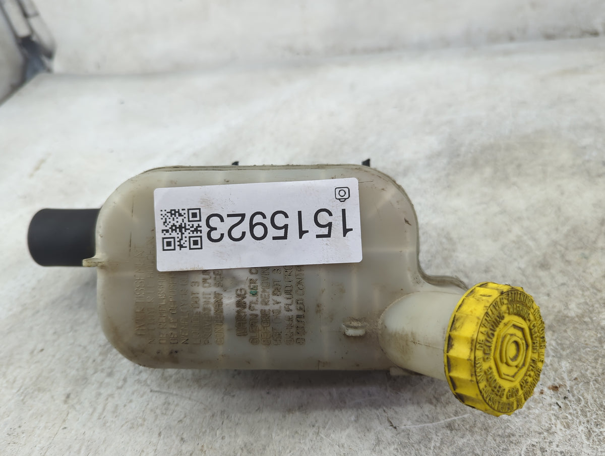 2004-2006 Chrysler Pacifica Brake Master Cylinder 1515923 - Oemusedautoparts1.com
