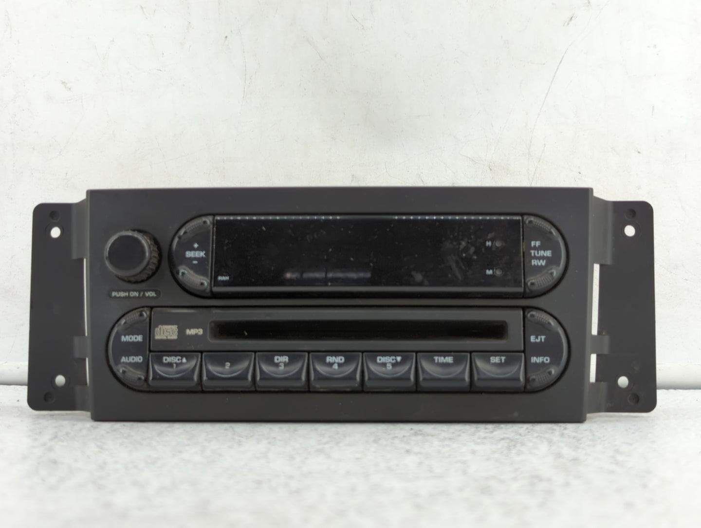 2004-2008 Chrysler Pacifica Am Fm Cd Player Radio Receiver - Oemusedautoparts1.com