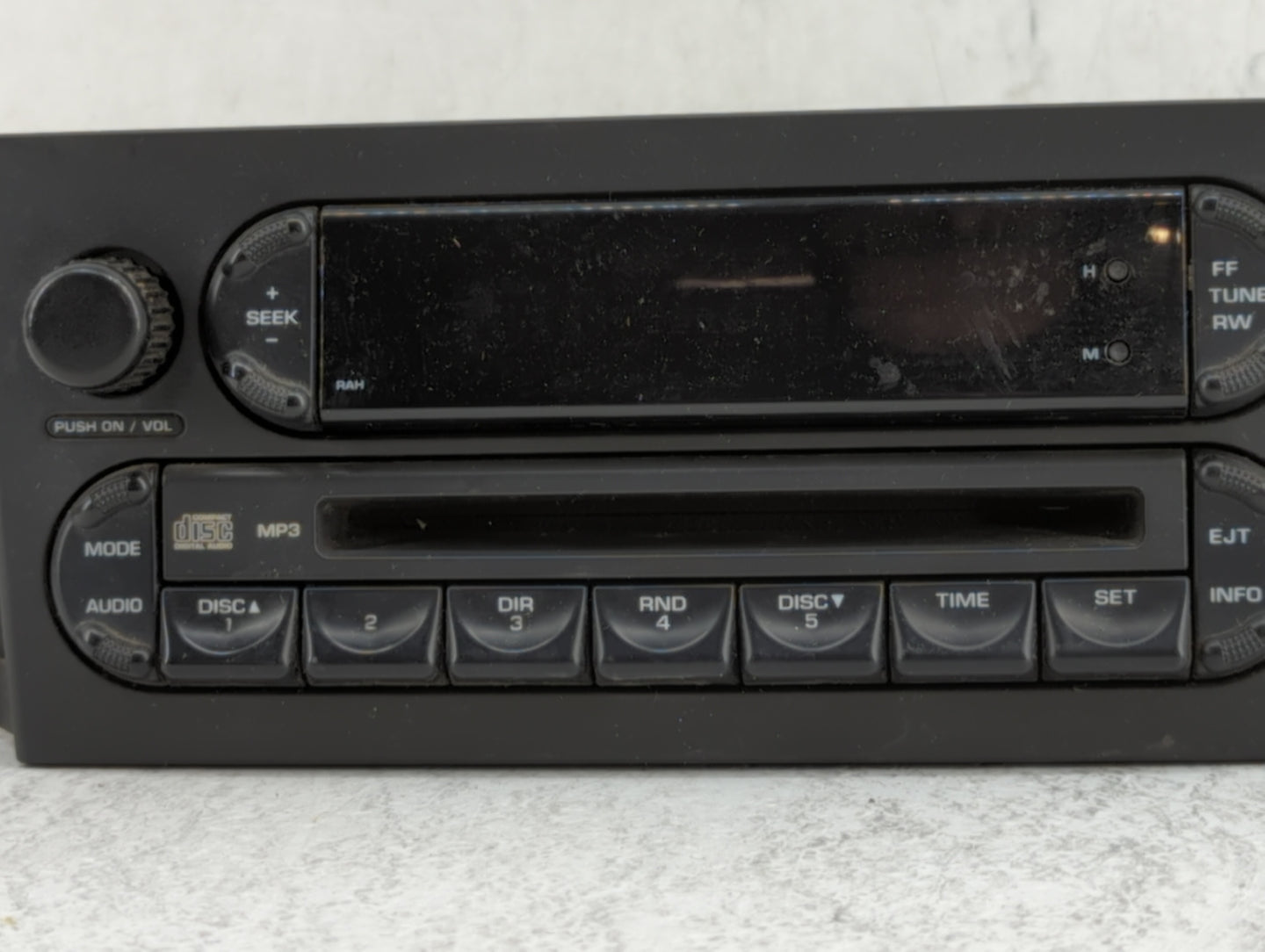 2004-2008 Chrysler Pacifica Am Fm Cd Player Radio Receiver - Oemusedautoparts1.com