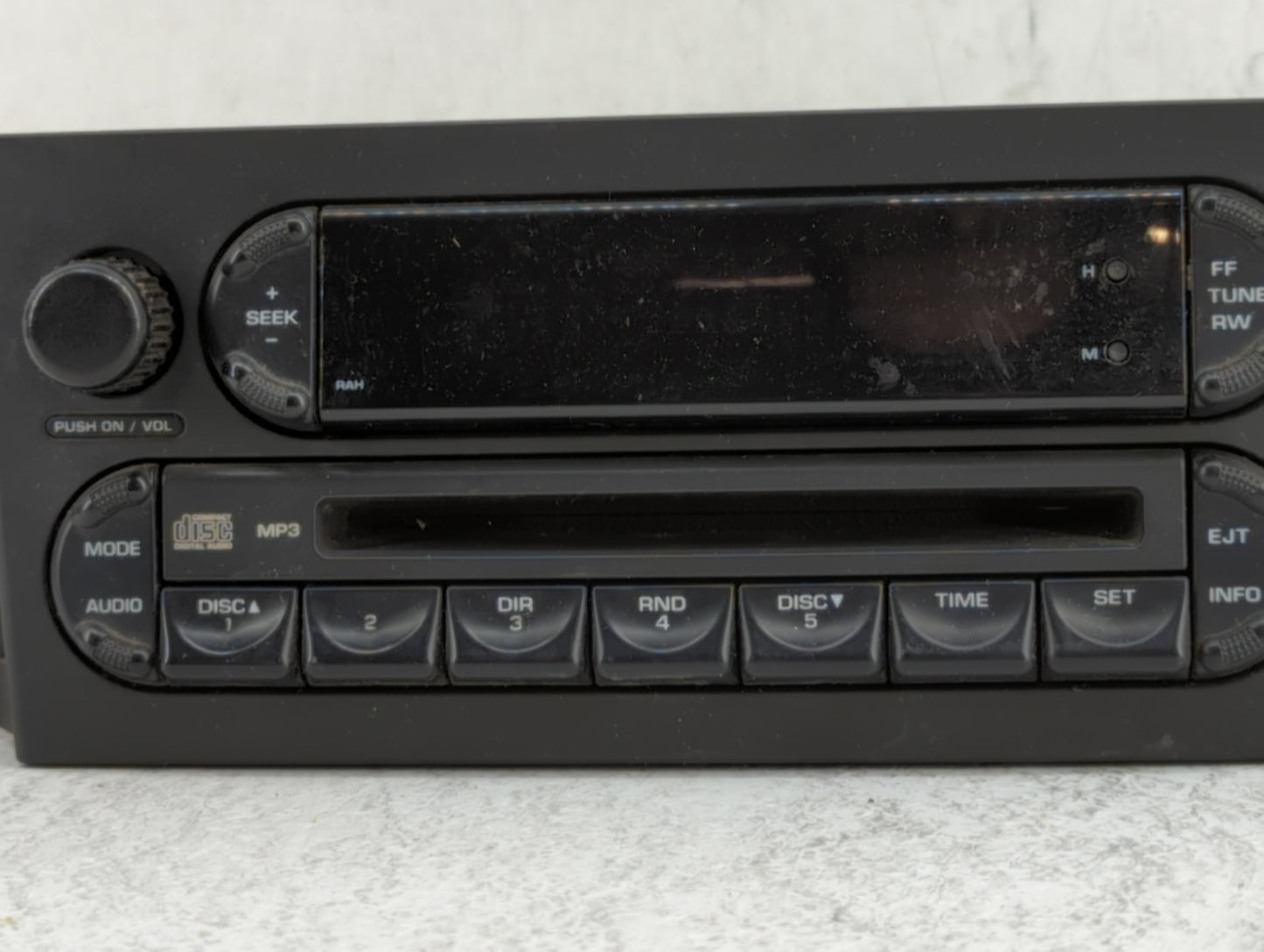 2004-2008 Chrysler Pacifica Am Fm Cd Player Radio Receiver - Oemusedautoparts1.com
