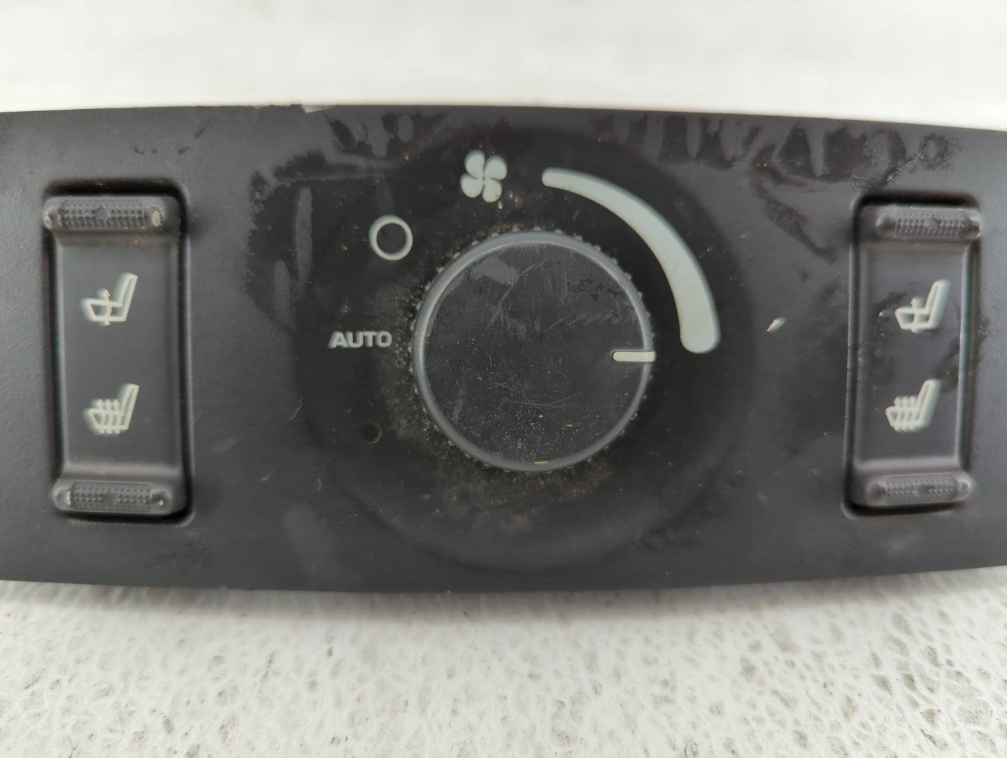 2005 Chrysler Pacifica Climate Control Module Temperature AC/Heater Replacement Fits OEM Used Auto Parts - Oemusedautoparts1