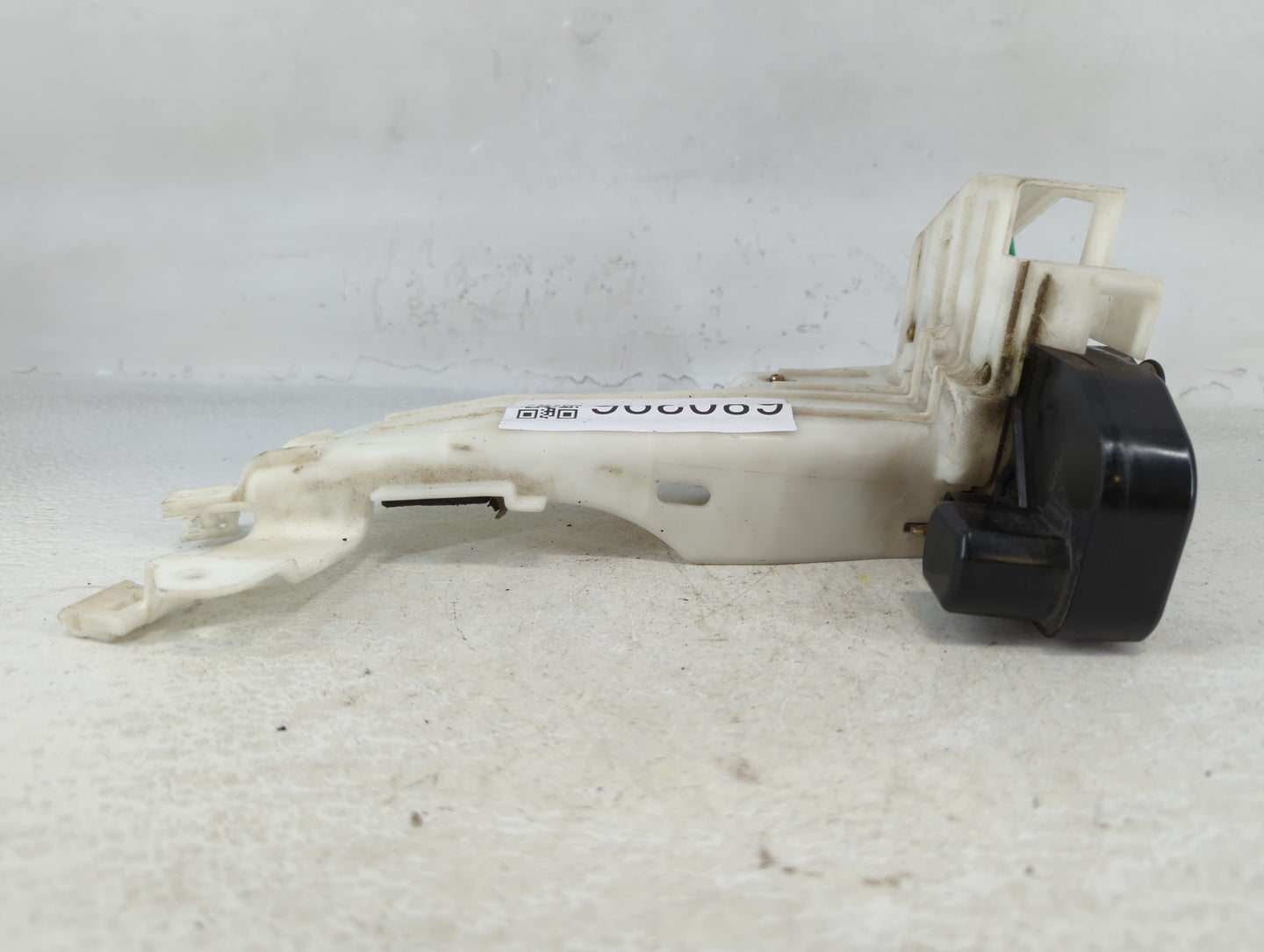 2005 Chrysler Pacifica Front Right Passenger Lock Actuator - Oemusedautoparts1.com