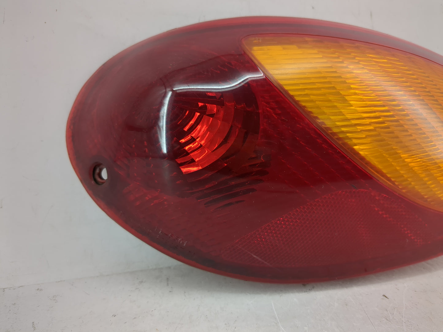 2001-2005 Chrysler Pt Cruiser Tail Light Assembly Passenger Right OEM P/N:11-5501 Fits Fits 2001 2002 2003 2004 2005 OEM Use