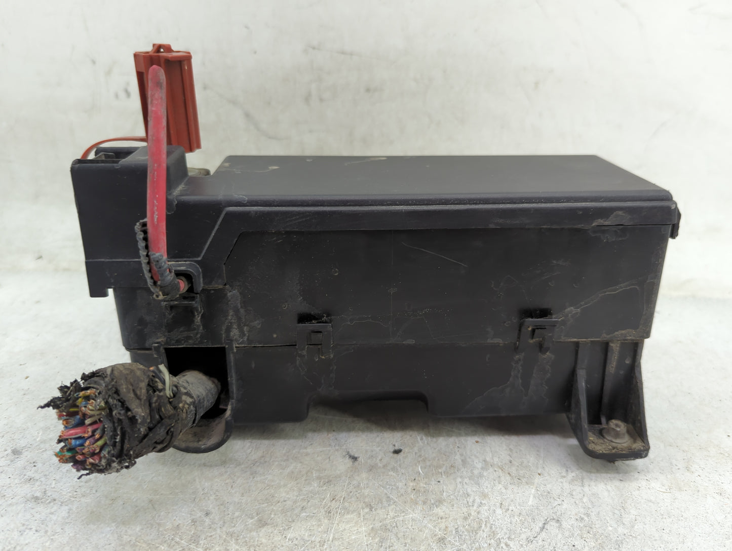 2005 Chrysler Pt Cruiser Fusebox Fuse Box Panel Relay Module Fits OEM Used Auto Parts - Oemusedautoparts1.com