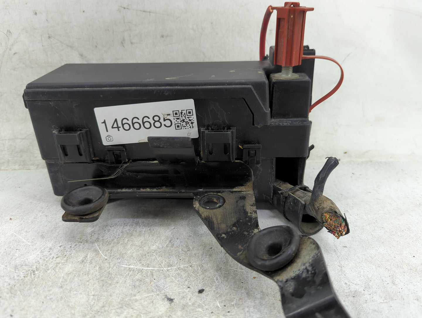 2005 Chrysler Pt Cruiser Fusebox Fuse Box Panel Relay Module Fits OEM Used Auto Parts - Oemusedautoparts1.com