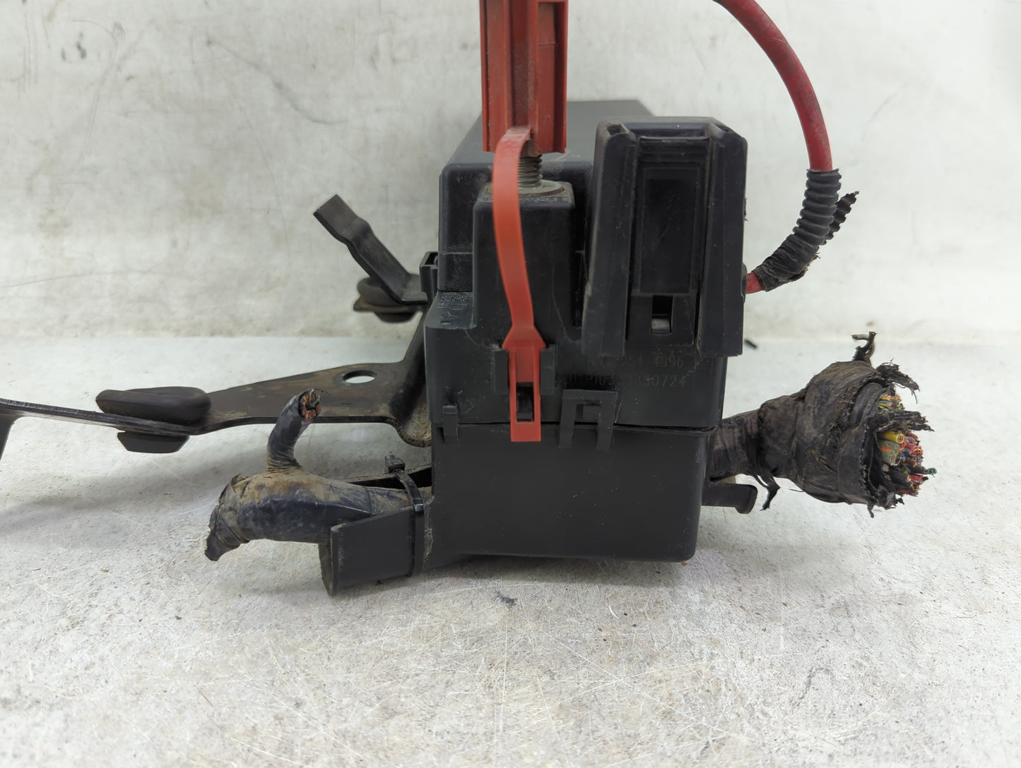 2005 Chrysler Pt Cruiser Fusebox Fuse Box Panel Relay Module Fits OEM Used Auto Parts - Oemusedautoparts1.com