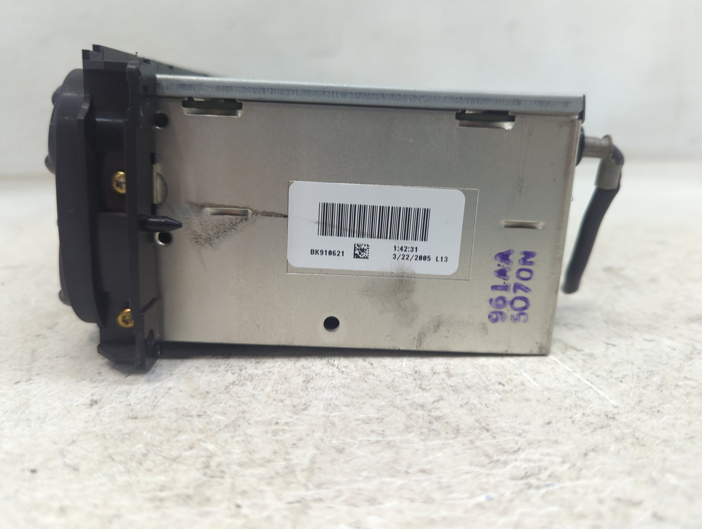2002-2005 Chrysler Pt Cruiser Radio AM FM Cd Player Receiver Replacement P/N:P05091506AE Fits OEM Used Auto Parts - Oemuseda