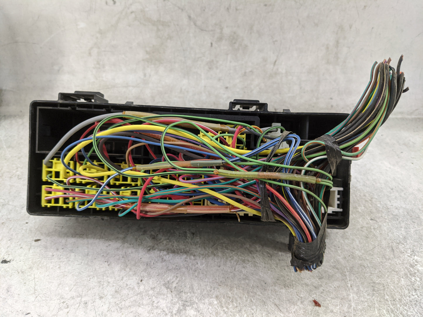 2003-2005 Chrysler Pt Cruiser Fusebox Fuse Box Panel Relay Module P/N:7154-7047 Fits Fits 2003 2004 2005 OEM Used Auto Parts