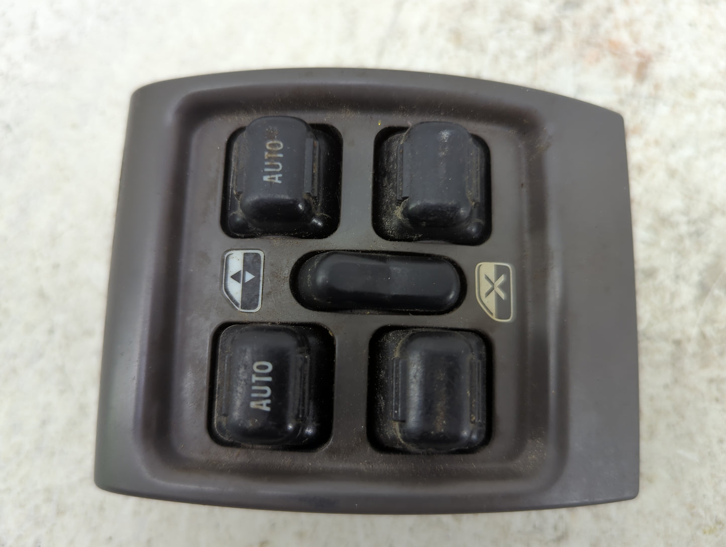 2001-2010 Chrysler Pt Cruiser Master Power Window Switch Replacement Driver Side Left P/N:0UK931L8AB 746-77518 Fits OEM Used