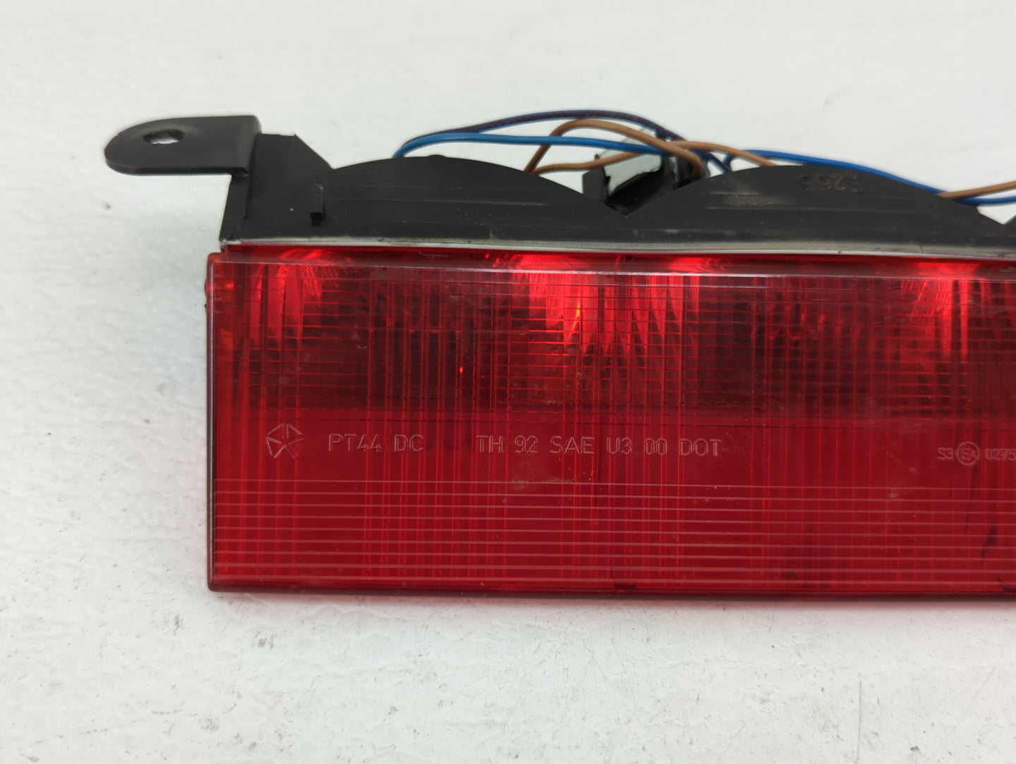 2005 Chrysler Pt Cruiser High Mounted Stop Third Brake Light Lamp - Oemusedautoparts1.com