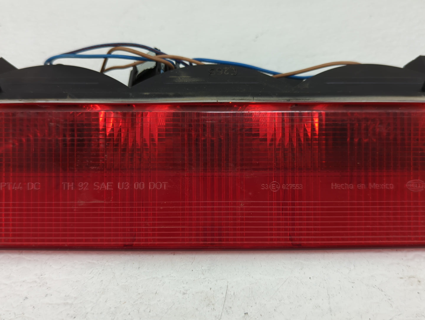 2005 Chrysler Pt Cruiser High Mounted Stop Third Brake Light Lamp - Oemusedautoparts1.com