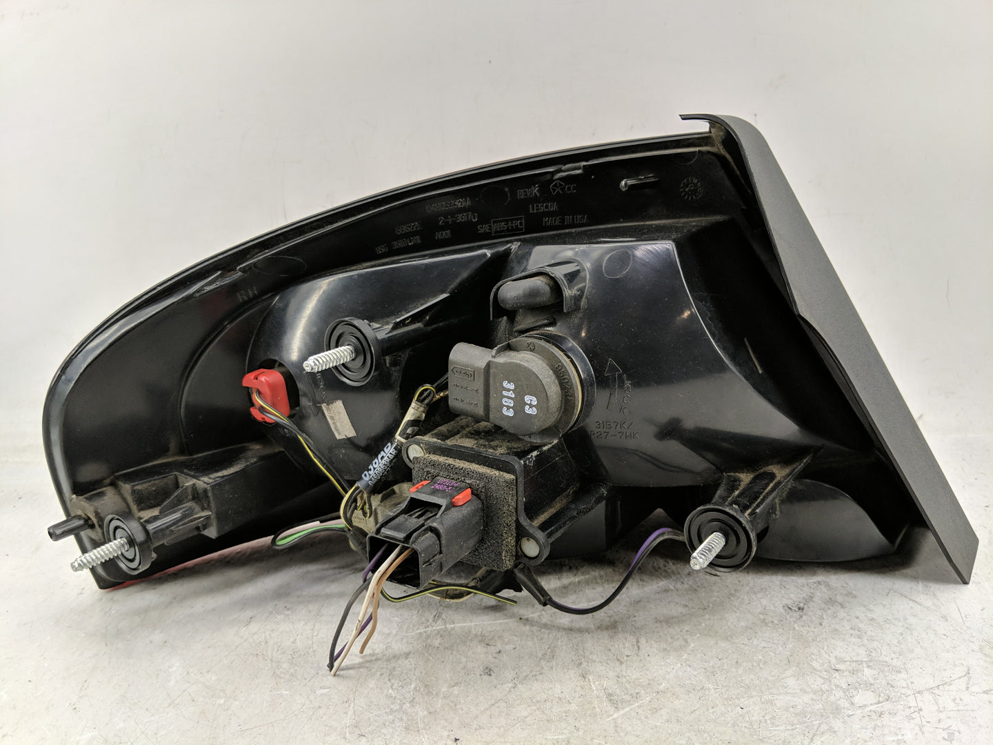 2001-2006 Chrysler Sebring Tail Light Assembly Passenger Right OEM P/N:04805352AA Fits Fits 2001 2002 2003 2004 2005 2006 OE
